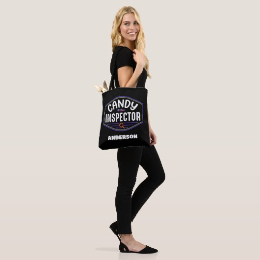Maßgeschneiderter Candy Inspector Trick oder Treat Tasche (Am Model)