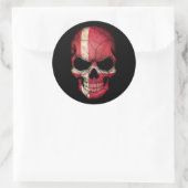 Maßgeschneiderter dänischer Flag-Schädel Runder Aufkleber (Tasche)
