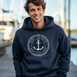 Maßgeschneiderter Kapitän und Schiffsnamensgrenze Hoodie<br><div class="desc">Navy blaues Kapuzenpullover mit einem eleganten Anker- und Seilemblem mit individuelle Name und Bootsnamen.</div>