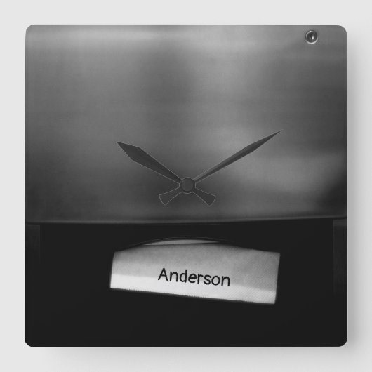 Maßgeschneiderter Klapphandtuchspender Quadratische Wanduhr (Vorderseite)