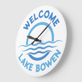 Maßgeschneiderter Lake Name Große Wanduhr (Winkel)