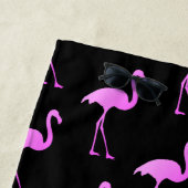 Maßgeschneidertes Badetuch mit Neonrosa Flamingo-D (Beispiel)