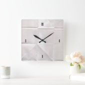 Maßgeschneidertes Brown Paper Quadratische Wanduhr (Zuhause)