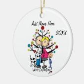 Maßgeschneidertes Expectant-Paar mit Kleinkind und Keramik Ornament (Links)