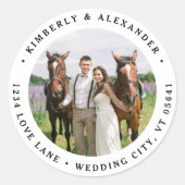 Maßgeschneidertes Foto Moderne Hochzeitsszene Rück Runder Aufkleber (Vorderseite)