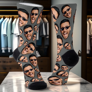 Maßgeschneidertes Funny Face Foto über Socken Grau