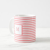 Maßgeschneidertes Monogramm für Korallenrot und We Kaffeetasse (Vorderseite Links)