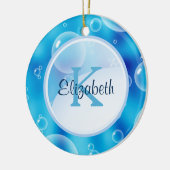Maßgeschneidertes Monogramm für Whimsical Blue Bub Keramikornament (Links)