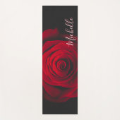 Maßgeschneidertes Monogramm rote Rose Vintages Fot Yogamatte (Vorderseite)