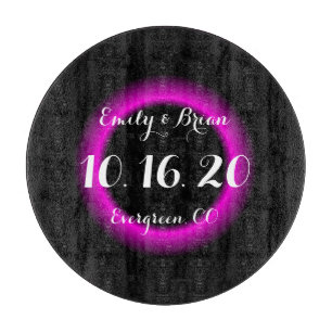 Maßgeschneidertes rosa schwarzes Glas Hochzeitsbre Schneidebrett