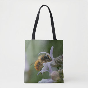 Massive Biene, oder Maybee(!) andere Insekten, auf Tasche