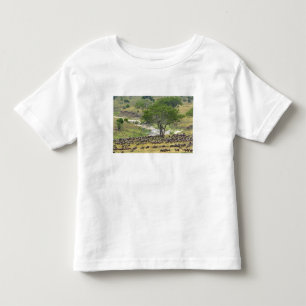 Massive Wildebeest-Herde während der Migration, Kleinkind T-shirt
