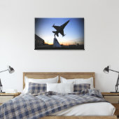 Maßstabsmodell eines F-16 C-Kampffalken Leinwanddruck (Insitu (Schlafzimmer))