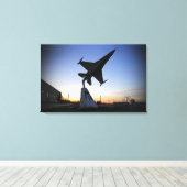 Maßstabsmodell eines F-16 C-Kampffalken Leinwanddruck (Insitu (Holzboden))