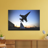 Maßstabsmodell eines F-16 C-Kampffalken Leinwanddruck (Insitu (Wohnzimmer))