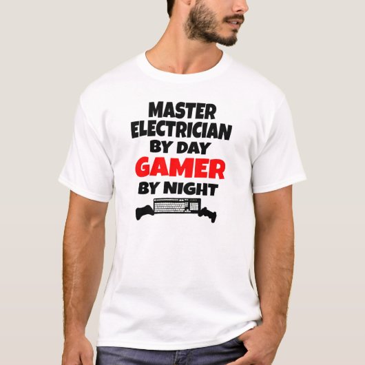 Master Electrical by Day Gamer by Night T-Shirt (Vorderseite)
