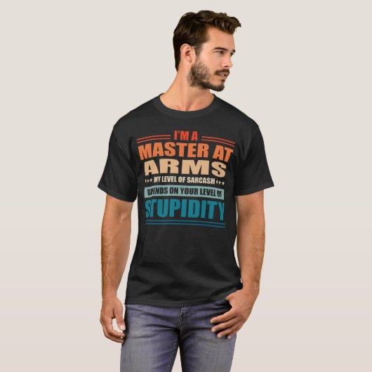 Master in Waffen mein Level hängt von Ihrem Level T-Shirt (Vorne ganz)