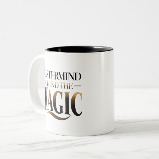 Mastermind hinter der Magie Zweifarbige Tasse (Vorderseite Links)