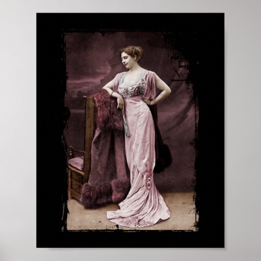 Mata Hari im Theaterkleid Poster (Vorne)
