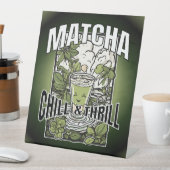 Matcha Chill & Thrill – Dekoratives Matcha Latte Sockelschild (In Situ)