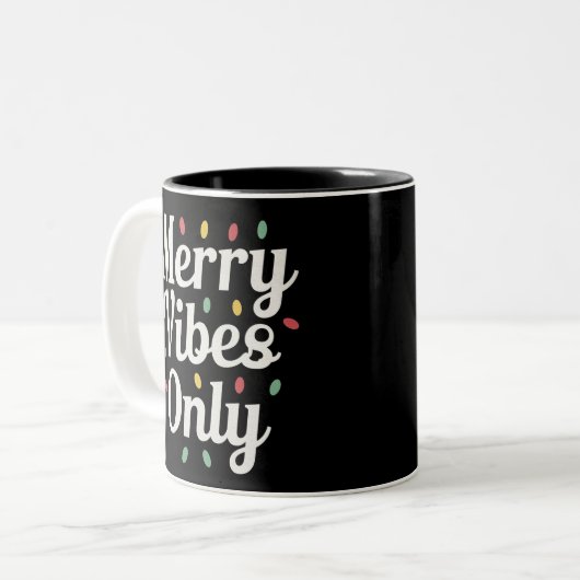 Matching Familie Weihnachten Merry Vibes nur Licht Zweifarbige Tasse (Vorderseite Links)