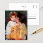 Maternal Kiss | Mary Cassatt Postcard Postkarte<br><div class="desc">Mütterkuss (1896) von Mary Cassatt ist eine berührende Darstellung eines zarten Augenblicks zwischen Mutter und Kind. Das Gemälde fängt die intime Bindung ein, während die Mutter ihr Kind sanft küsst. Beide Figuren wurden mit weichen, zarten Pinselstrichen gerendert. Cassatts Verwendung von warmen Farben und ihre Liebe zum Detail unterstreichen die emotionale...</div>