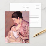 Maternite | Mary Cassatt Postkarte<br><div class="desc">Maternite (1890) von der amerikanischen Impressionistin Mary Cassatt. Original-Kunstwerk ist ein pastellfarbenes Bild auf dem Papier,  das ein Portrait einer in rosa gekleideten Mutter darstellt,  die ihr junges Kind pflegt. Verwenden Sie die Entwurfstools,  um einen benutzerdefinierten Text hinzuzufügen oder das Bild zu personalisieren.</div>