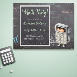 Math Black Illustriert Calculator Kid Einladung Postkarte<br><div class="desc">Sie haben ein strafferes Budget als erwartet für die mathematisch besessene Kindergeburtstagsfeier, aber Sie wollte etwas niedliches und Einzigartiges, um es unvergesslich zu machen. Diese Postkarteneinladung ist niedlich und lustig, mit einem mathematischen Design und einem kleinen Kind mit einem Taschenkostüm, um es einzigartig zu machen. Der Hintergrund der Einladung simuliert...</div>