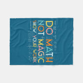Math Not Magic Rechenarbeit Illustration Fleecedecke (Vorderseite (Horizontal))