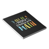 Mathematik Lehrerkampf mit Mathematik Notizblock (angewinkelt)