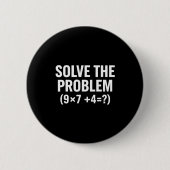 Mathematik löst das Problem (9x7+4=_) Lustige Math Button (Vorderseite)