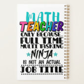 Mathematiklehrer nur wegen Vollzeit-Multitasking Planer (Rückseite)