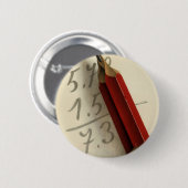 Mathematische Gleichung mit rotem Bleistift, Vinta Button (Vorne & Hinten)