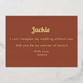 Matron of Honor Brown Terracotta Vorschlag Folieneinladung (Rückseite)