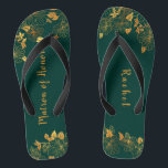 Matron of Honor Emerald Green & Gold Foliage Badesandalen<br><div class="desc">Diese wunderschöne smaragdgrüne und goldgelbe Blattmatrone mit Ehrenflippenstöcken zeichnet sich durch goldenes Blattmuster und moderne Typografie auf zeitlos dunkelgrünem Hintergrund aus. Es ist ein schönes Geschenk für Ihr Brautparty. Anzeigen der Auflistung auf dieser Seite, um passende Elemente zu finden. Staffel es mit deinen Informationen anpassen. Wenn Sie gewollt haben, um...</div>