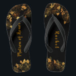 Matron of Honor Luxury Black Gold Foliage Muster Badesandalen<br><div class="desc">Diese prächtige schwarz-goldene Blattmuster-Matrone aus Ehrenflip-Flops besticht durch eine luxuriöse Schwarz- und Goldpalette. Sie zeichnet sich durch ein atemberaubendes goldfarbenes Blumenmuster und modernes typografisches Set vor schwarzem Hintergrund aus und strahlt Eleganz und Eleganz aus. Es ist ein schönes Geschenk für Ihr Brautparty. Anzeigen der Auflistung auf dieser Seite, um passende...</div>