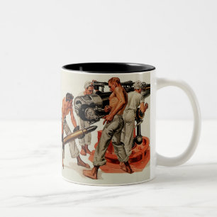 Matrosen laden die große Kanone Zweifarbige Tasse