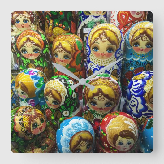 Matryoshka Dolls Souvenir Kiosk Travel Foto Quadratische Wanduhr (Vorderseite)