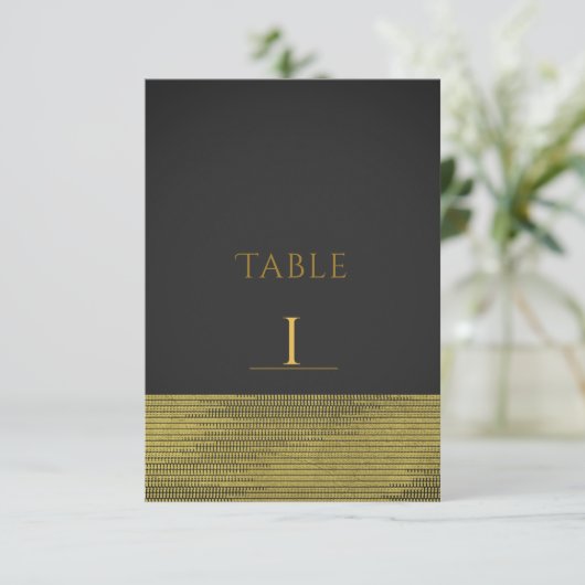 Matte Gold Modern Glam Sequins Chic Tischnummer (Stehend Vorderseite)