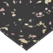 Matte Gold und Rose Gold Flakes Black Tischdecke (Schrägansicht)
