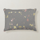 Matte Gold und Rose Gold Flakes Warmes Dunkles Gra Dekokissen (Vorderseite)