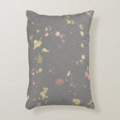 Matte Gold und Rose Gold Flakes Warmes Dunkles Gra Dekokissen (Vorderseite(Vertikal))