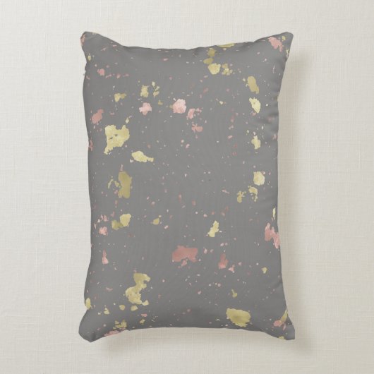 Matte Gold und Rose Gold Flakes Warmes Dunkles Gra Dekokissen (Vorderseite(Vertikal))