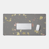 Matte Gold und Rose Gold Flakes Warmes Dunkles Gra Schreibtischunterlage (Tastatur & Maus)