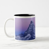 Matterhorn im Morgengrauen, Zermatt, Schweizer Alp Zweifarbige Tasse (Links)