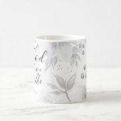 Matthew 19:26 Moderne Schwarz-weiße Aquarellblume Kaffeetasse (Mittel)