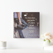 Matthew 28:19 Go and make disciples of all nations Quadratische Wanduhr (Zuhause)