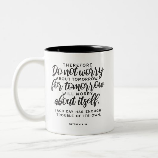 Matthew 6:34 Bibelverse Zweifarbige Tasse (Links)