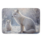 "Mattierte Anleihen: The Arctic Fox and their Cub" Badematte (Vorderseite)