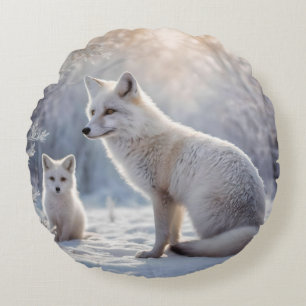 "Mattierte Anleihen: The Arctic Fox and their Cub" Rundes Kissen